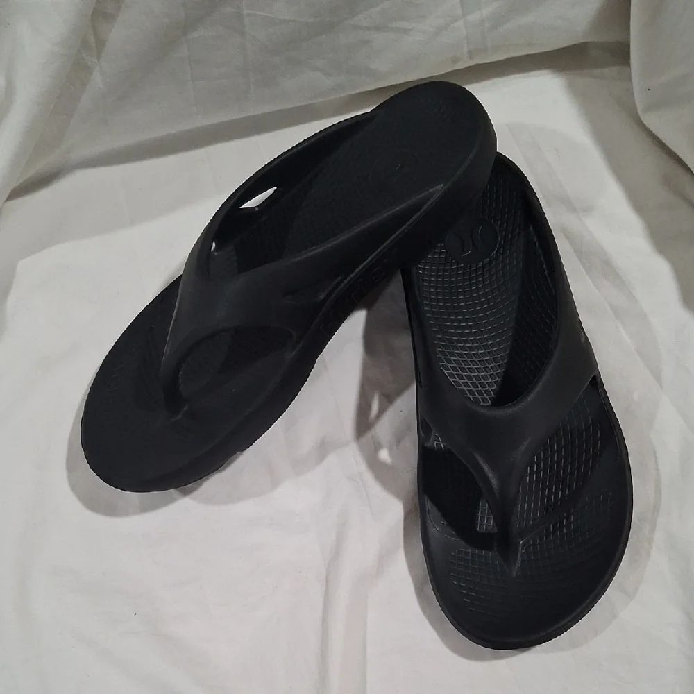 Hurley Women's  Black Flip-Flops Size 13